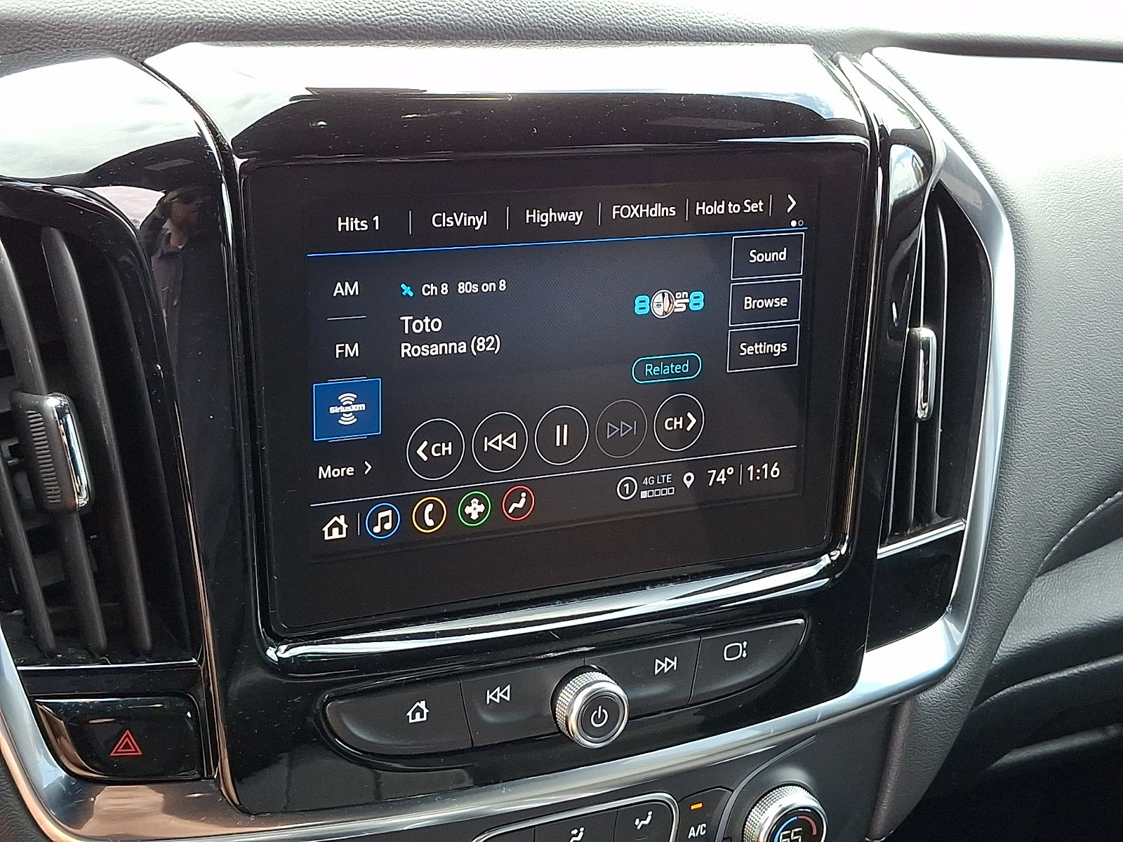 Used 2023 Chevrolet Traverse LT w/ Rear Camera Mirror Package AWD/4WD image 19