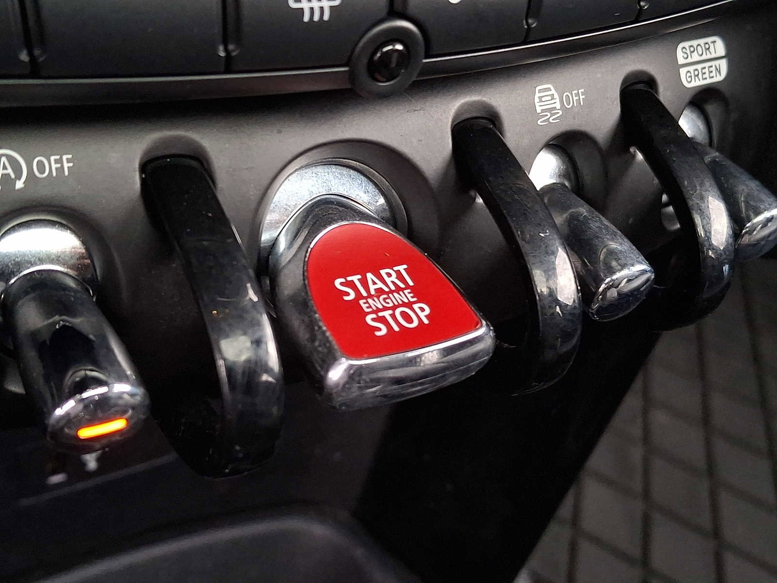 Used 2021 MINI Cooper S w/ 6.5" Touchscreen Package image 17