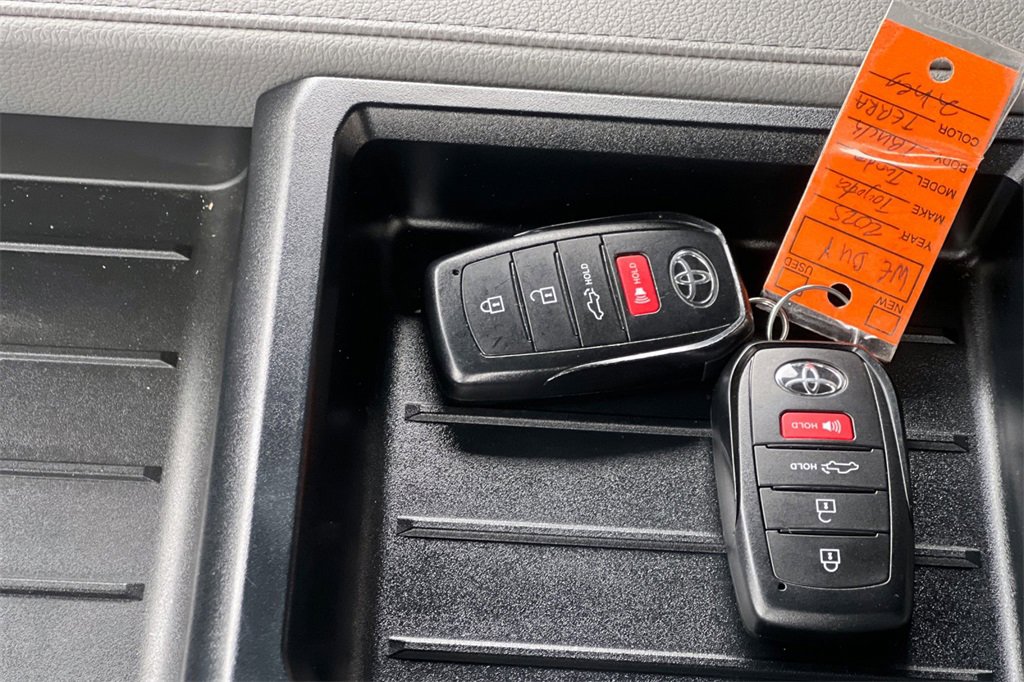 Used 2025 Toyota Tundra Limited image 12