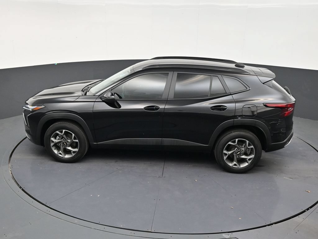 Used 2025 Chevrolet Trax LT w/ Driver Confidence Package FWD image 13