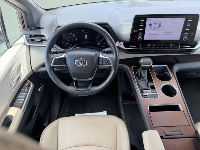Used 2024 Toyota Sienna XLE FWD image 19