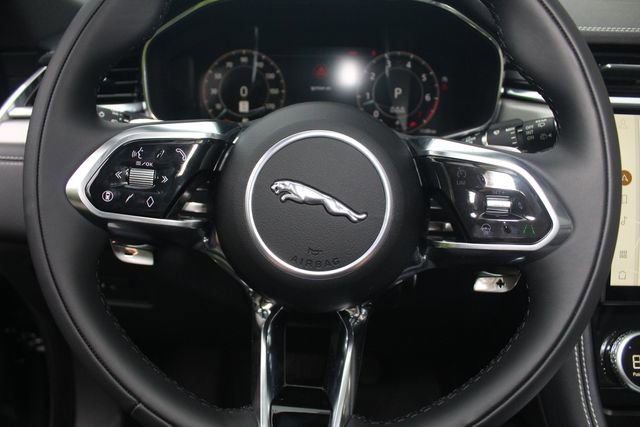 New 2026 Jaguar F-PACE R-Dynamic S image 17