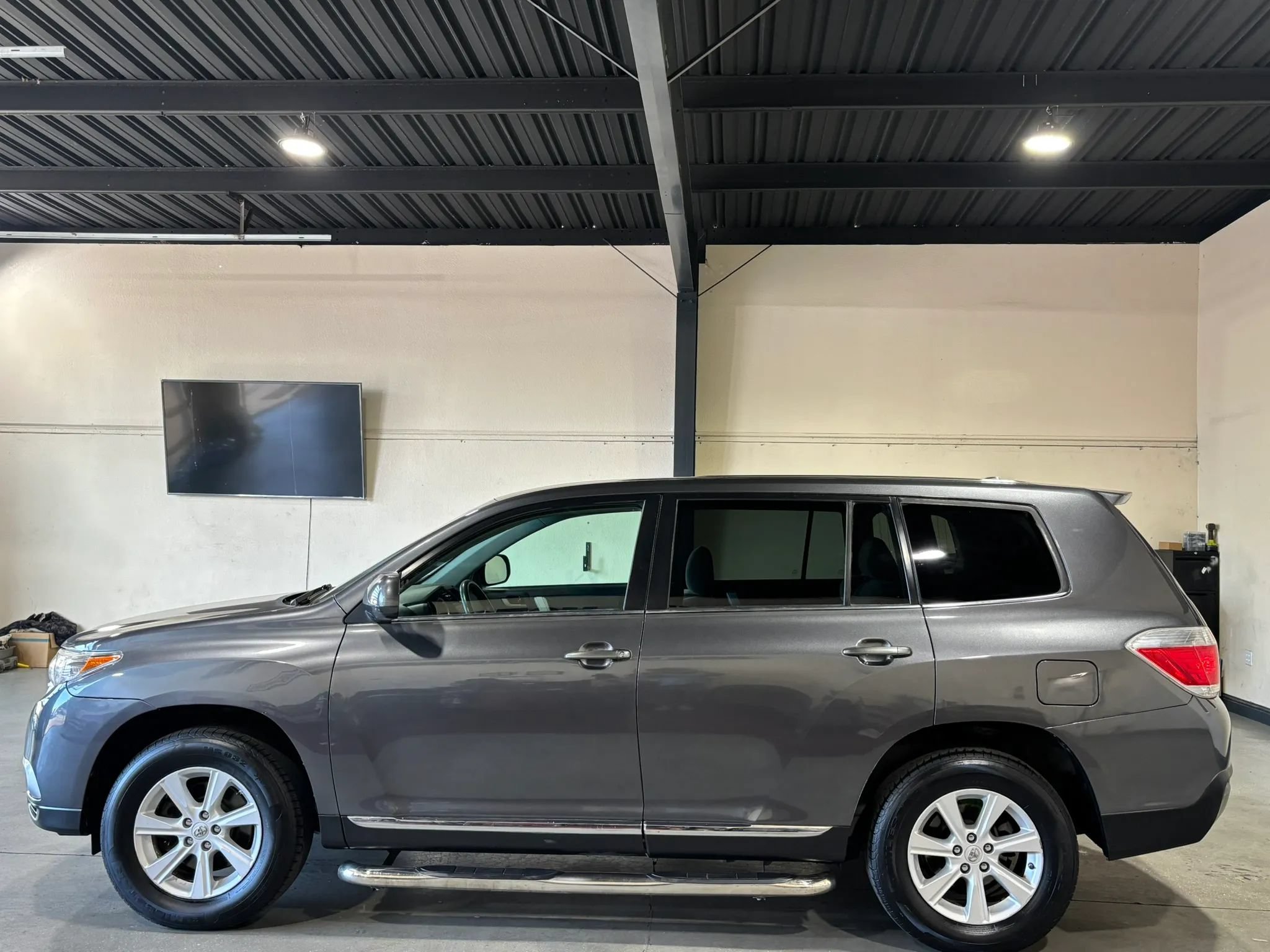 Used 2012 Toyota Highlander 4WD w/ Tech Pkg image 9