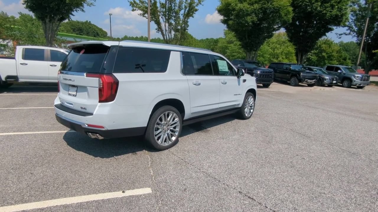 Used 2026 GMC Yukon XL Denali w/ Denali Reserve Package AWD/4WD image 8