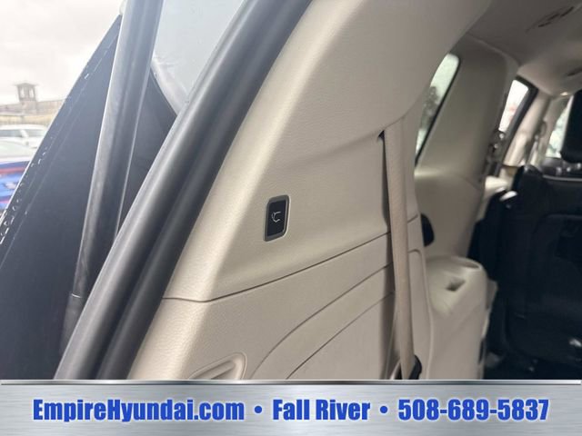 Used 2023 Chrysler Pacifica Limited FWD image 8
