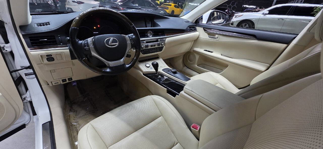 Used 2015 Lexus ES 350 w/ Premium Package image 20