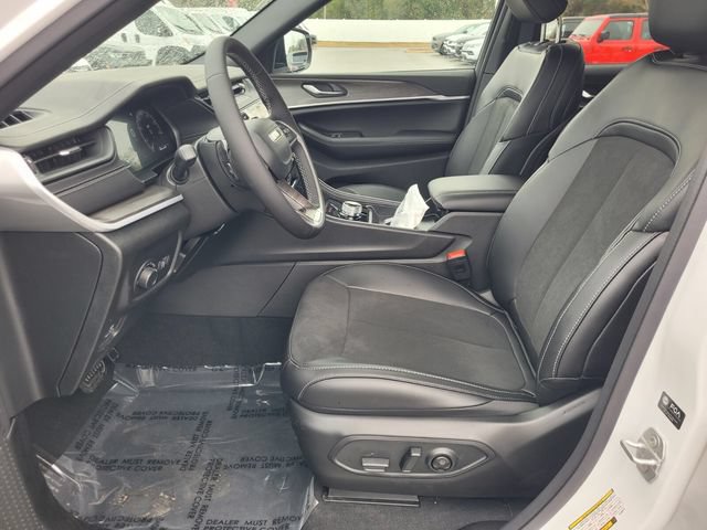 New 2026 Jeep Grand Cherokee Altitude RWD image 4