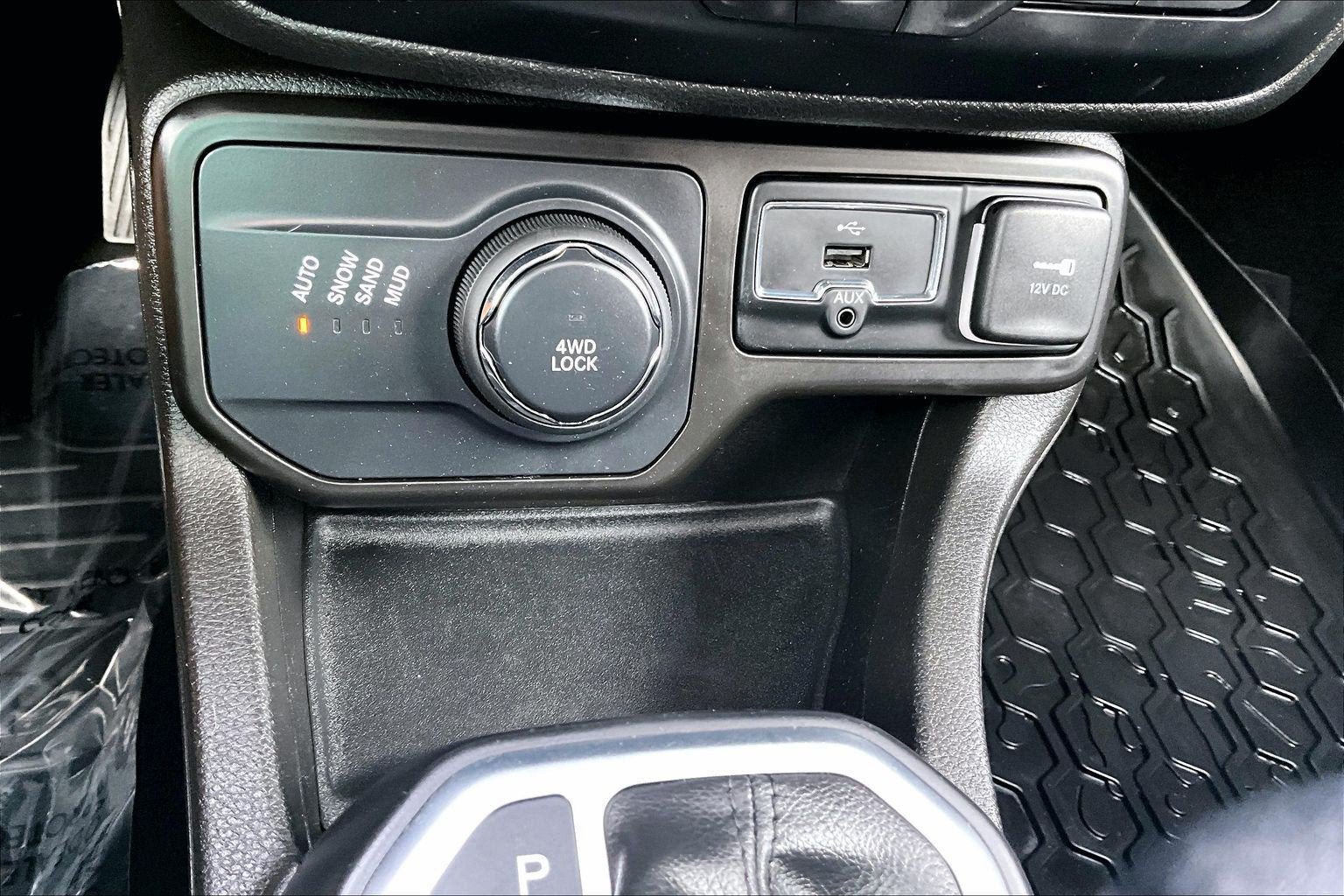 Used 2021 Jeep Renegade Latitude AWD/4WD image 30