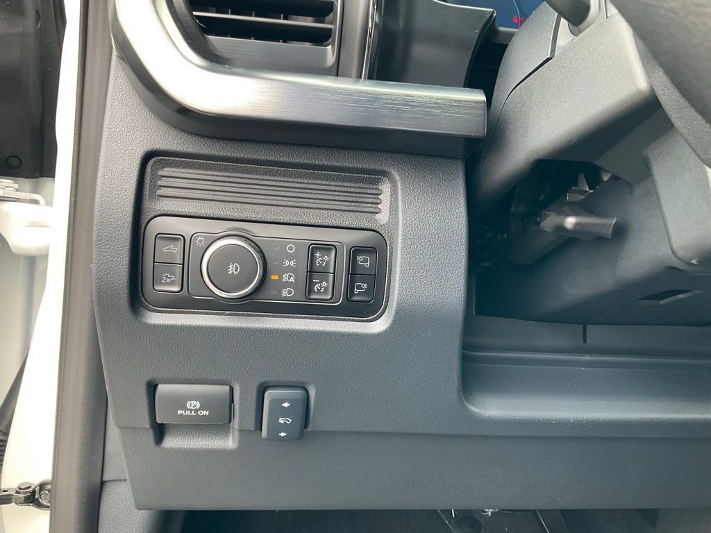 Certified 2025 Ford F350 Lariat w/ Black Appearance Package image 71