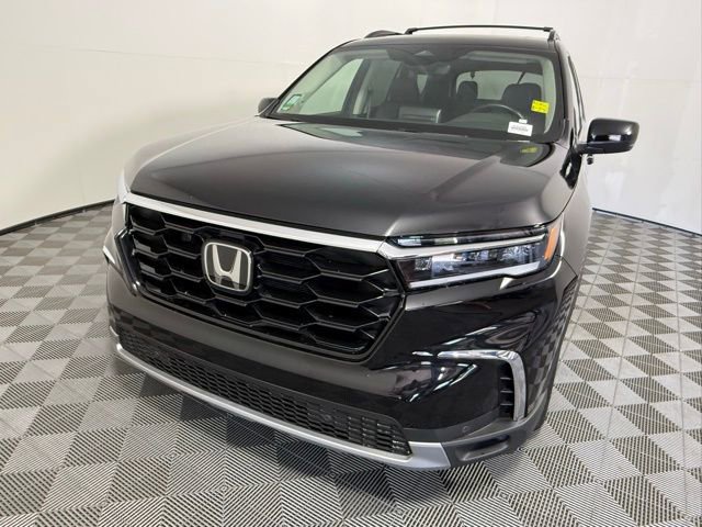 Used 2024 Honda Pilot Touring image 2