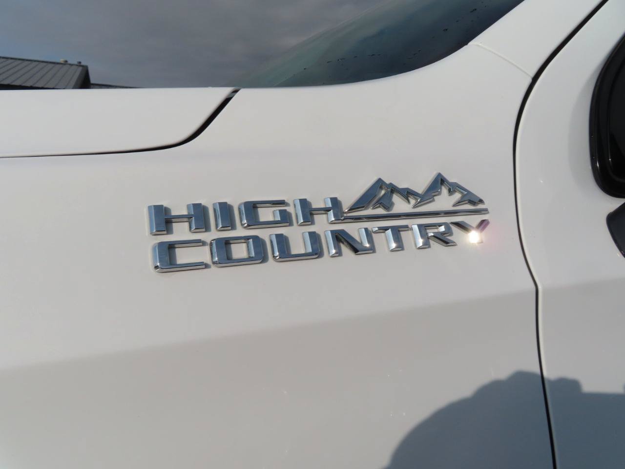 Used 2021 Chevrolet Tahoe High Country w/ Premium Package AWD/4WD image 13