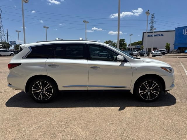 Used 2020 INFINITI QX60 Luxe w/ Sensory Package FWD image 2
