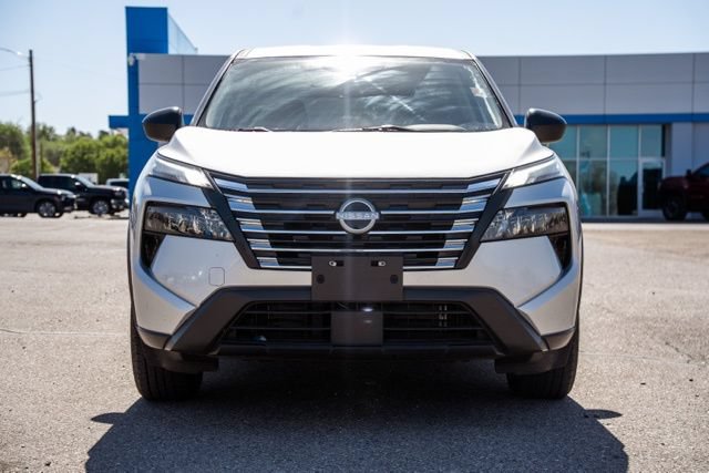 Used 2024 Nissan Rogue S AWD/4WD image 2