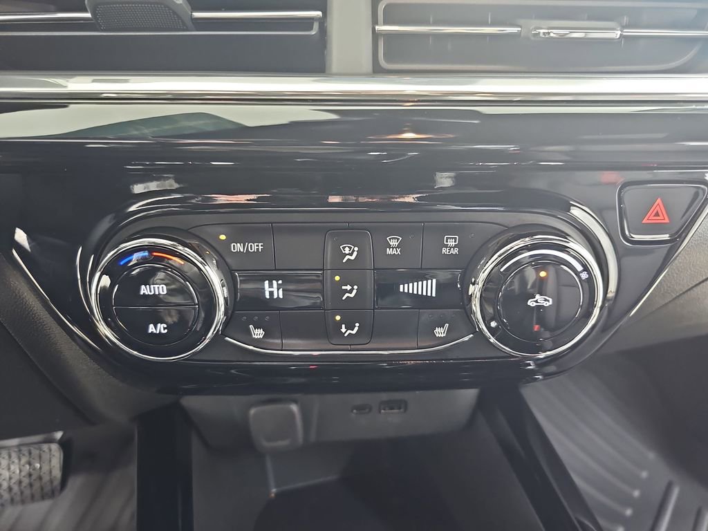 Certified 2024 Chevrolet Trax RS w/ Driver Confidence Package image 28