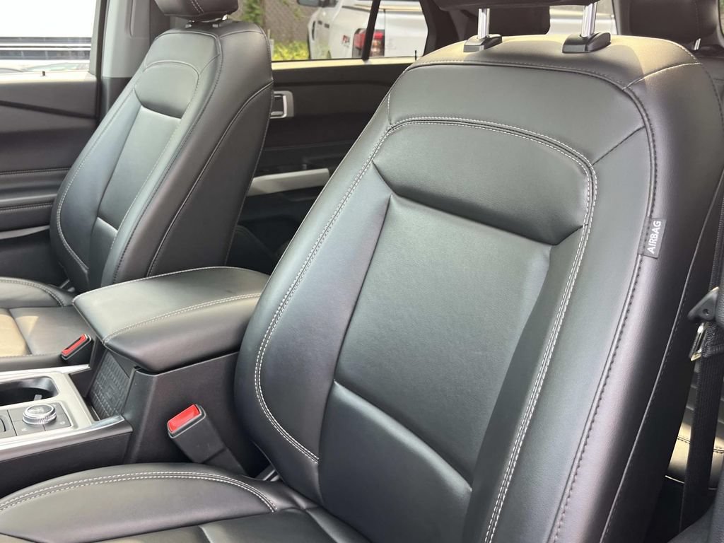 Used 2024 Ford Explorer XLT w/ Equipment Group 202A AWD/4WD image 36