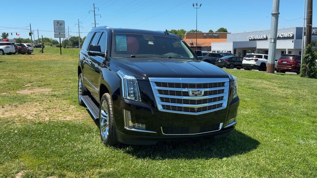 Used 2017 Cadillac Escalade Premium Luxury w/ LPO, Radiant Package AWD/4WD image 9