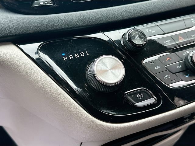 Used 2017 Chrysler Pacifica Touring-L image 18