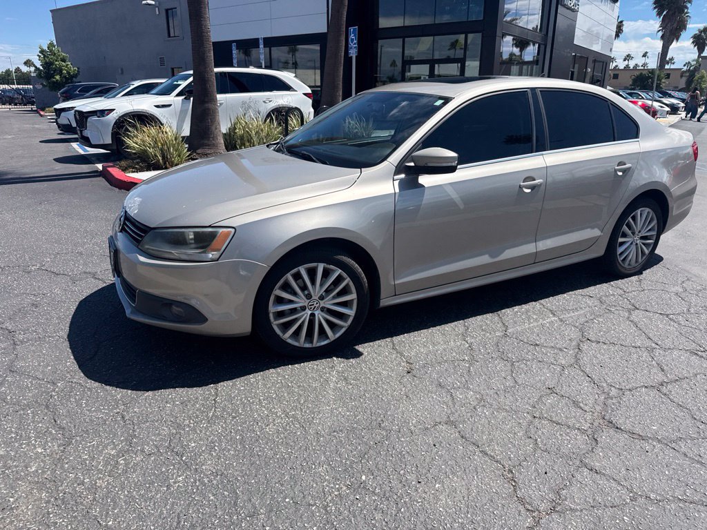 Used 2013 Volkswagen Jetta SEL FWD image 4
