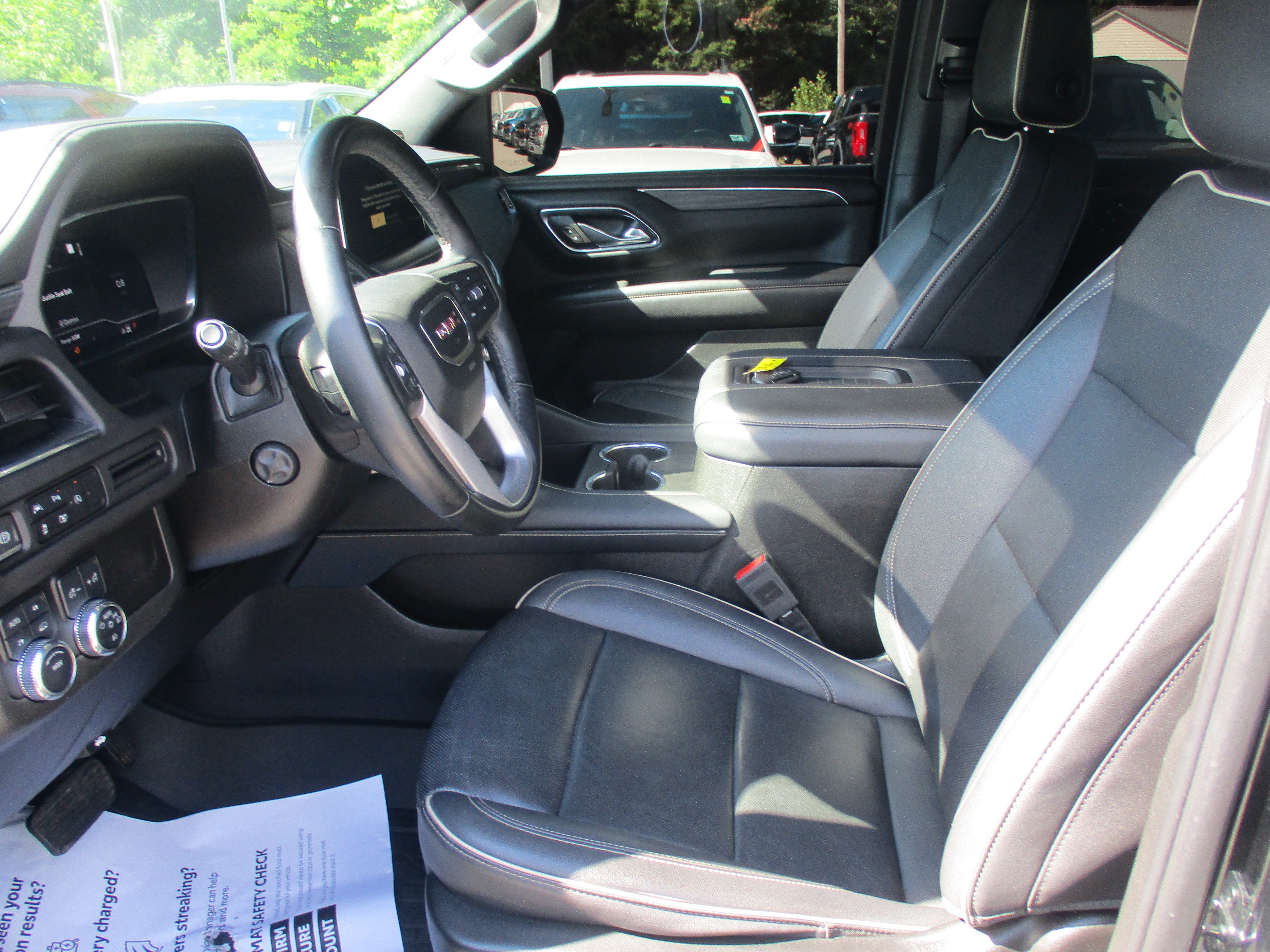 Used 2023 GMC Yukon XL SLT w/ SLT Luxury Package AWD/4WD image 15