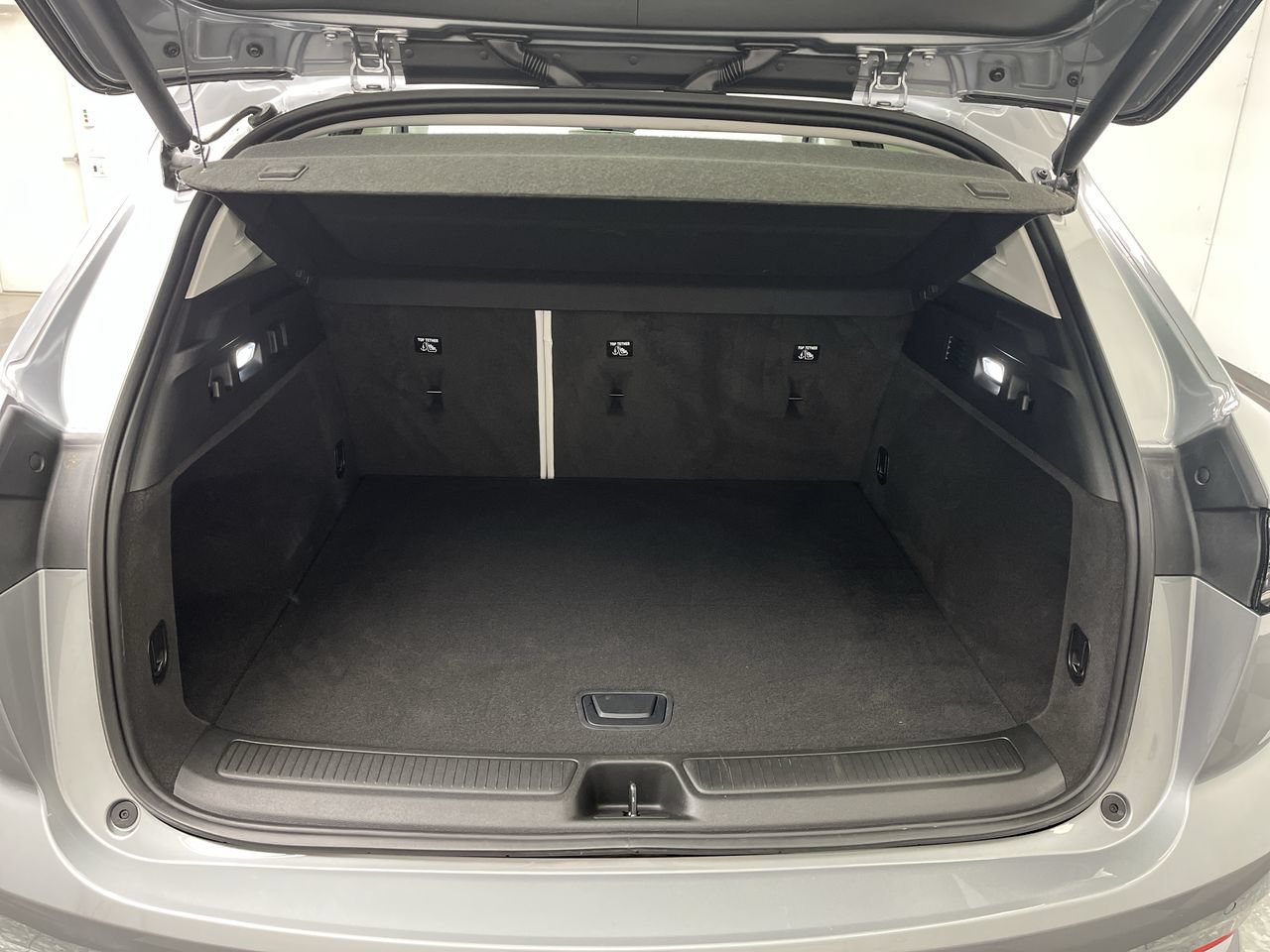 Used 2025 Buick Envision Avenir AWD/4WD image 32