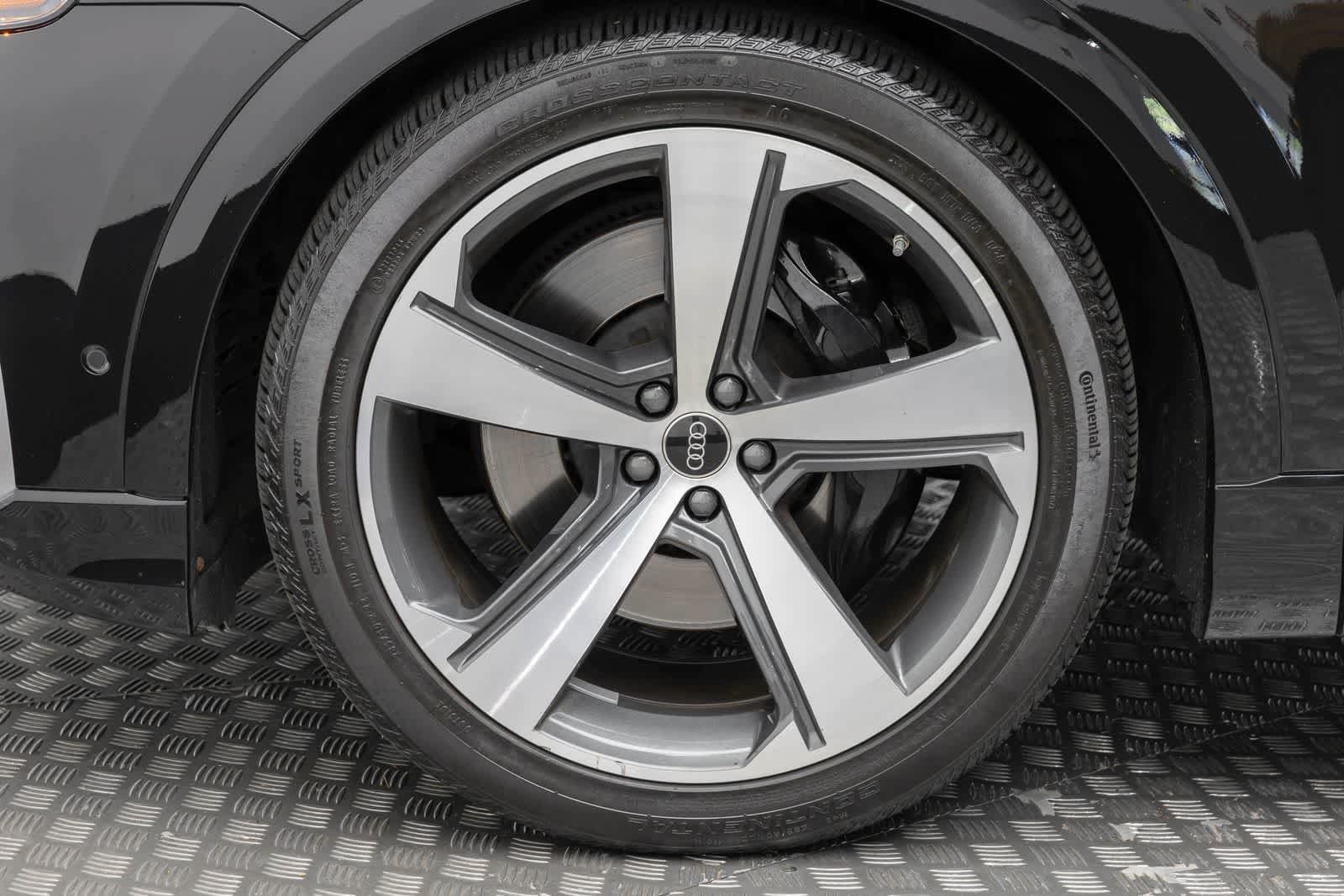 Used 2024 Audi SQ8 Prestige w/ Prestige Package AWD/4WD image 9