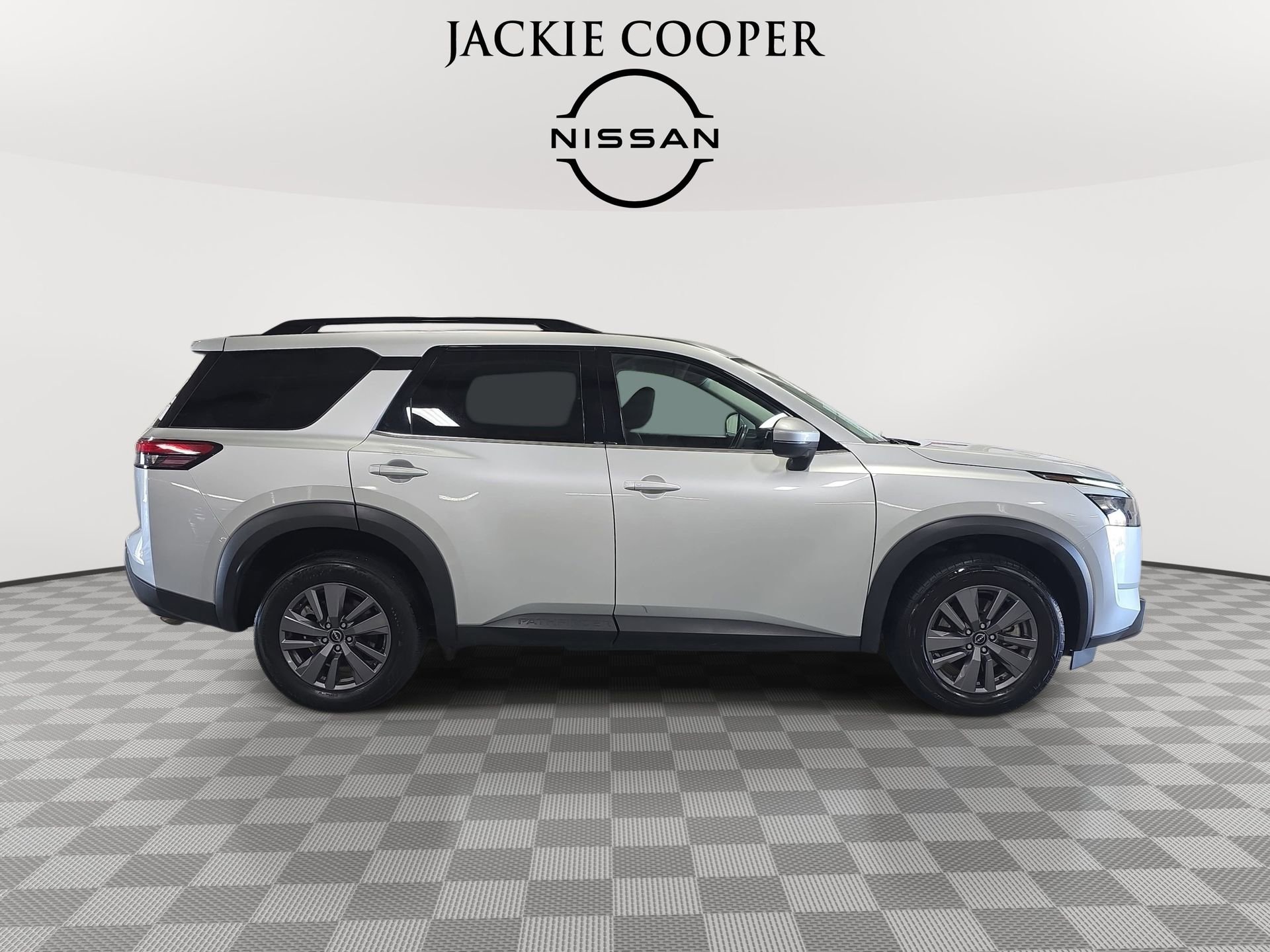 Used 2025 Nissan Pathfinder SV AWD/4WD image 4