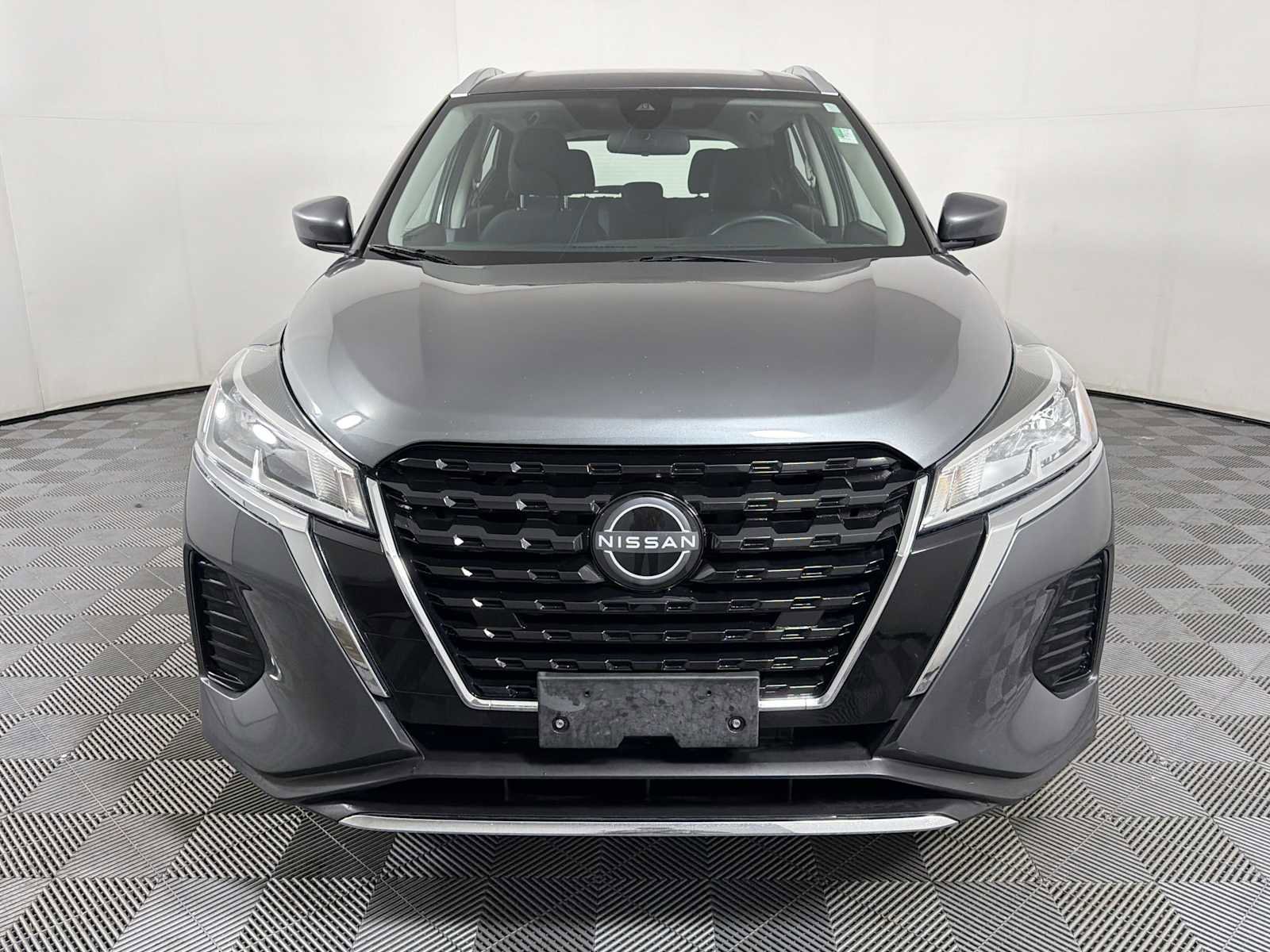 Used 2024 Nissan Kicks SV FWD image 2