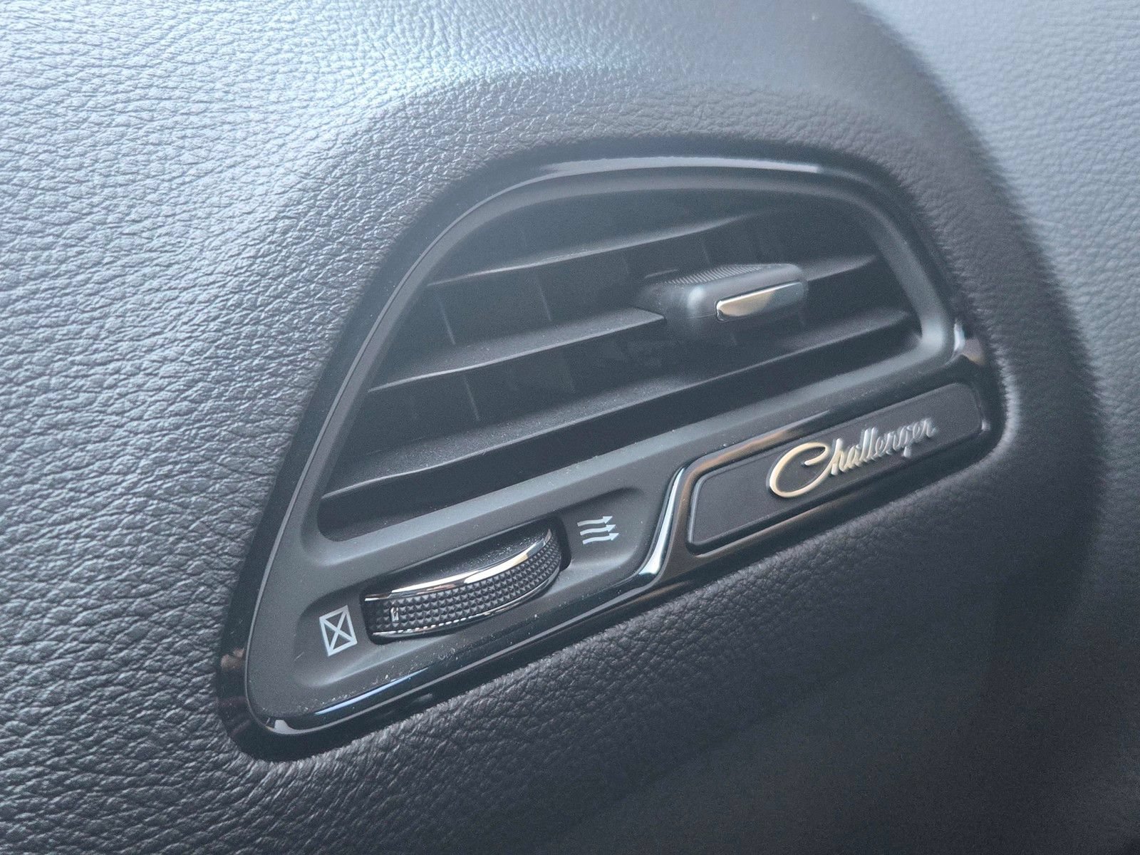 Used 2021 Dodge Challenger R/T Scat Pack RWD image 19