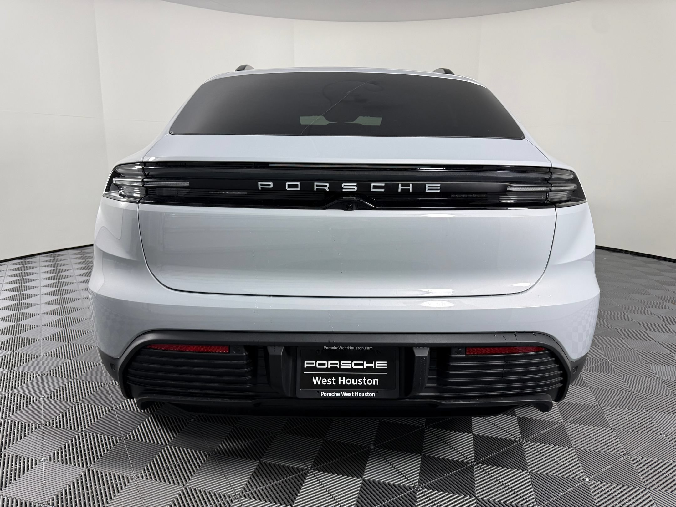 Certified 2026 Porsche Macan Electric RWD image 10