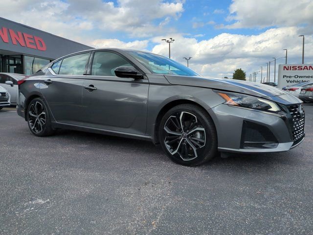 Used 2024 Nissan Altima 2.5 SR w/ SR Premium Package FWD image 2
