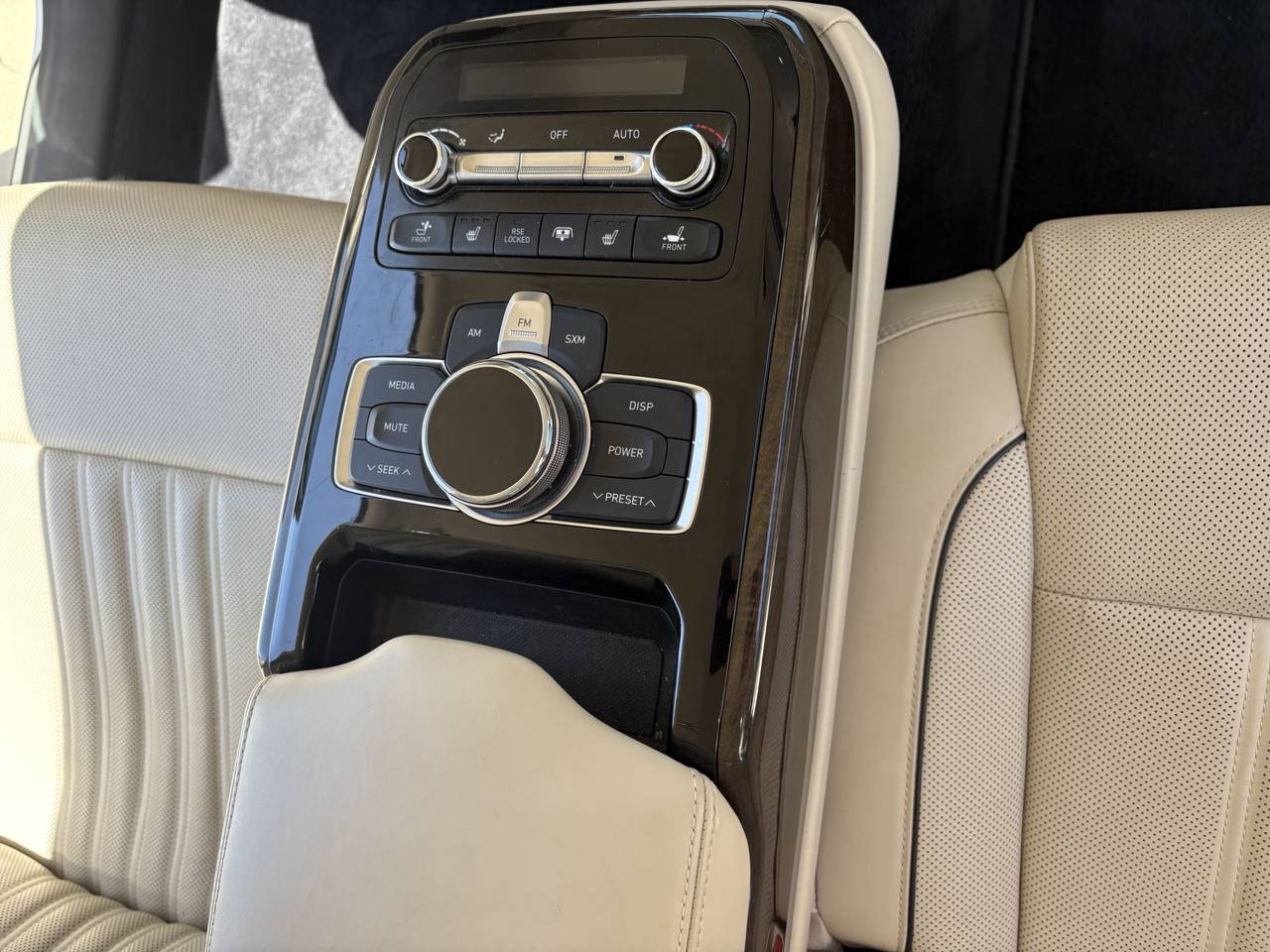 Used 2017 Genesis G90 3.3T Premium RWD image 13