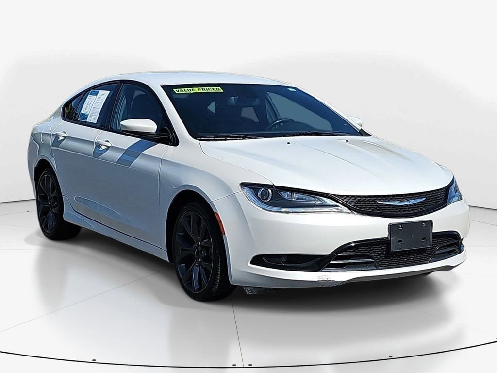Used 2015 Chrysler 200 S image 2