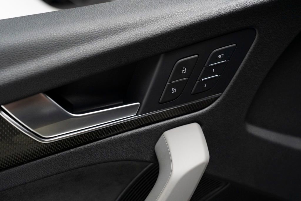 Used 2018 Audi SQ5 Prestige AWD/4WD image 16