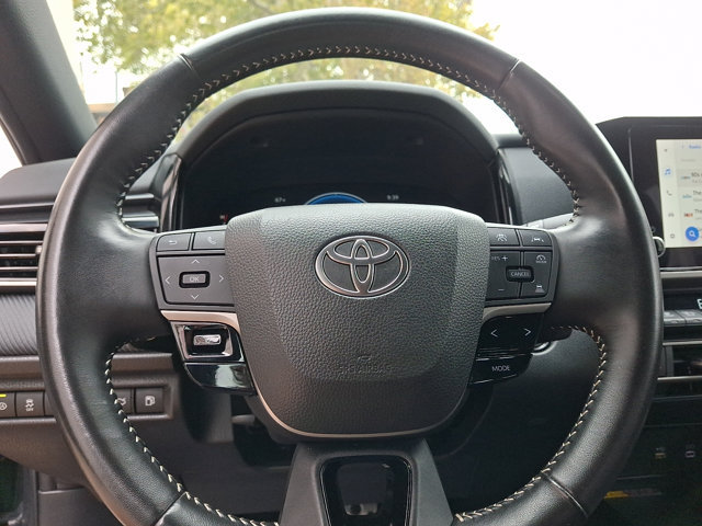 Used 2025 Toyota Camry SE FWD image 18