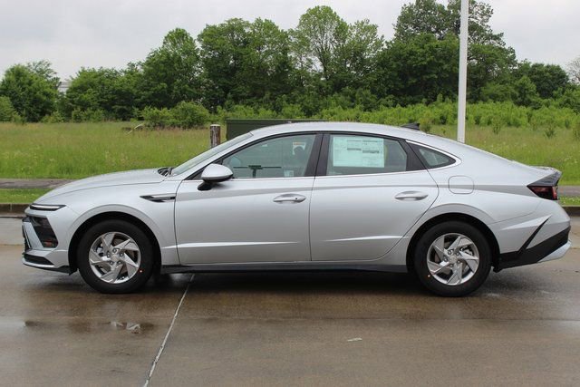 Certified 2025 Hyundai Sonata SE image 2