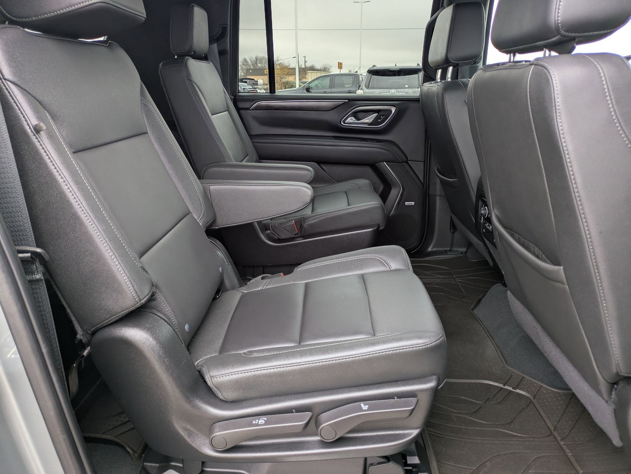 Certified 2024 Chevrolet Suburban Z71 w/ Luxury Package image 24