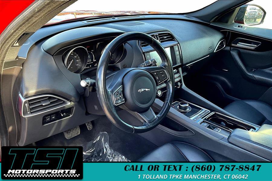 Used 2018 Jaguar F-PACE Premium image 14