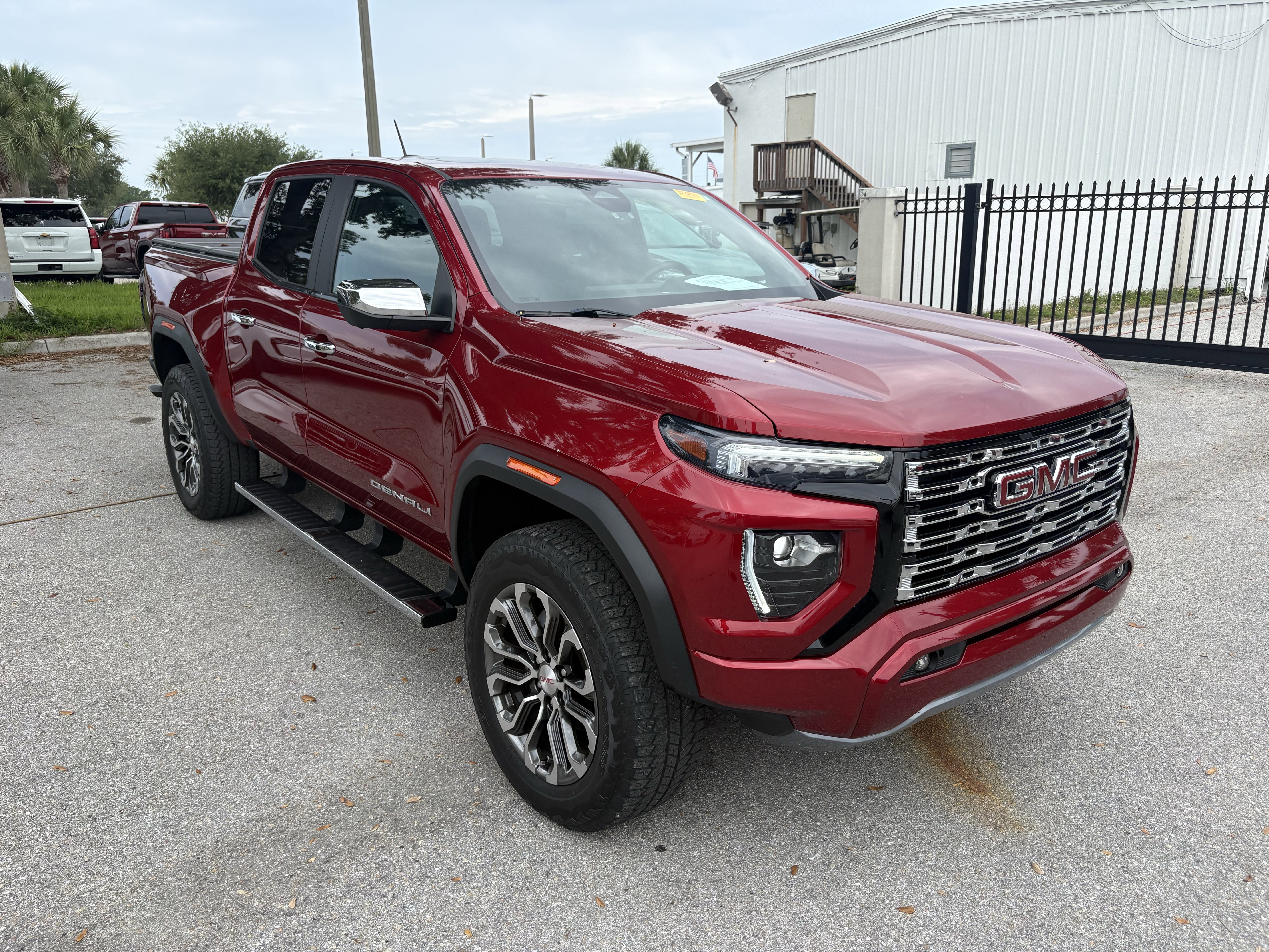 Used 2023 GMC Canyon Denali AWD/4WD image 1