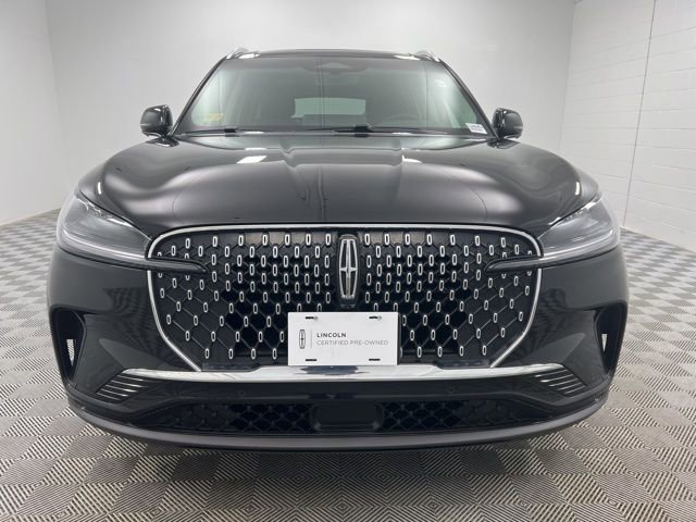 Used 2025 Lincoln Aviator AWD image 3