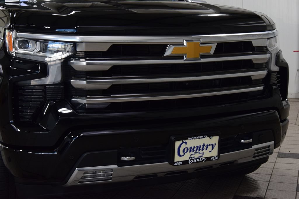 Used 2023 Chevrolet Silverado 1500 High Country w/ High Country Premium Package AWD/4WD image 13