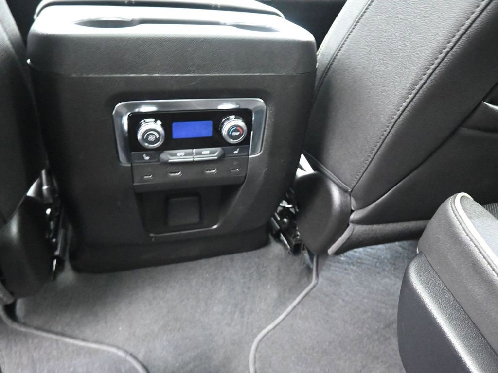 Used 2025 GMC Yukon Elevation w/ Elevation Premium Package image 16