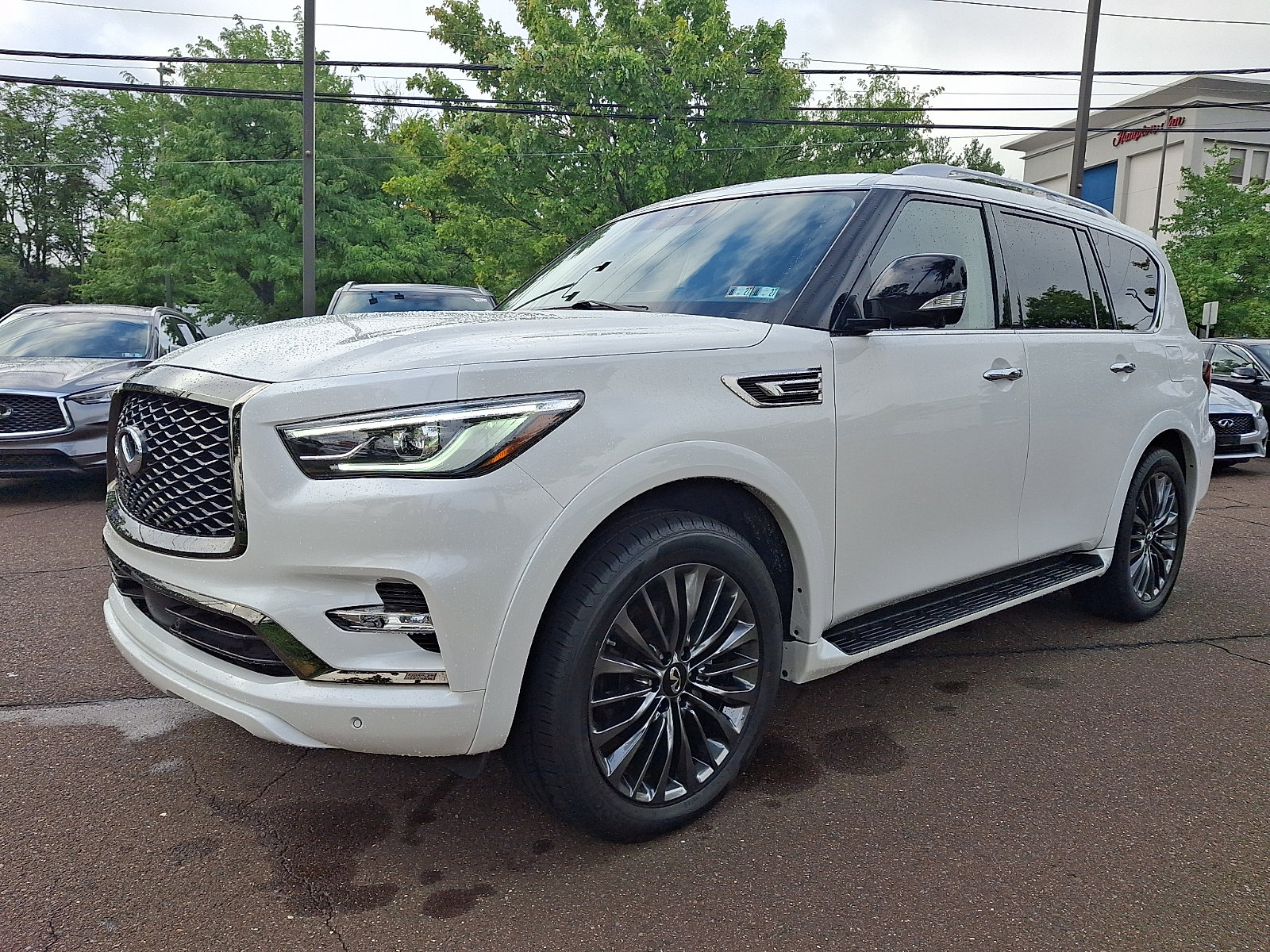 Certified 2024 INFINITI QX80 Premium Select w/ Cargo Package AWD/4WD image 3