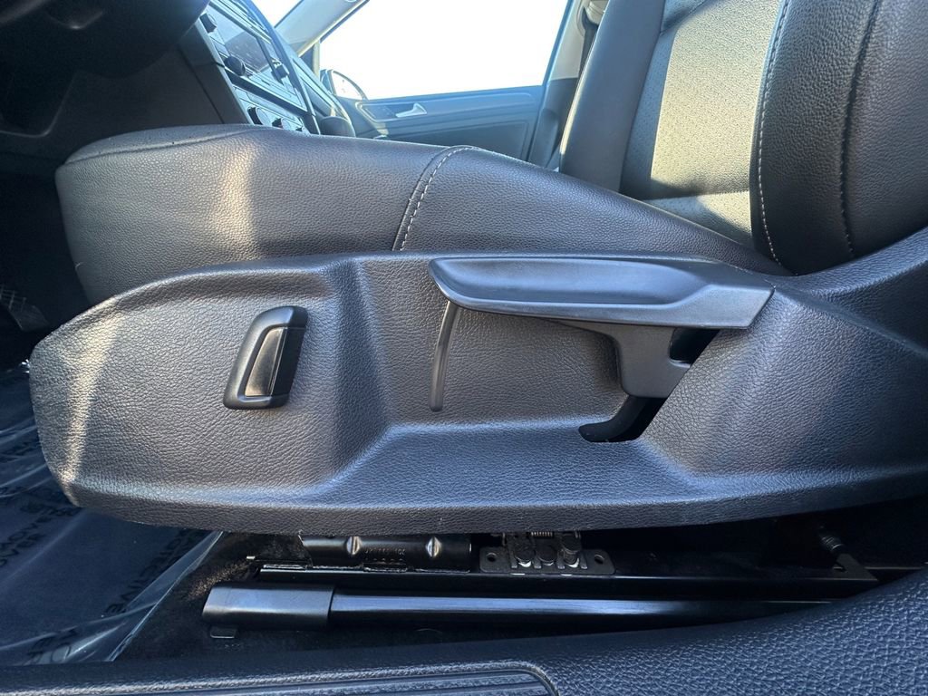 Used 2021 Volkswagen Golf 4-Door image 10