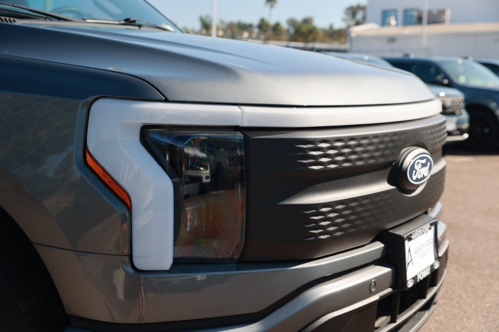 Used 2025 Ford F150 Lightning Flash AWD/4WD image 9