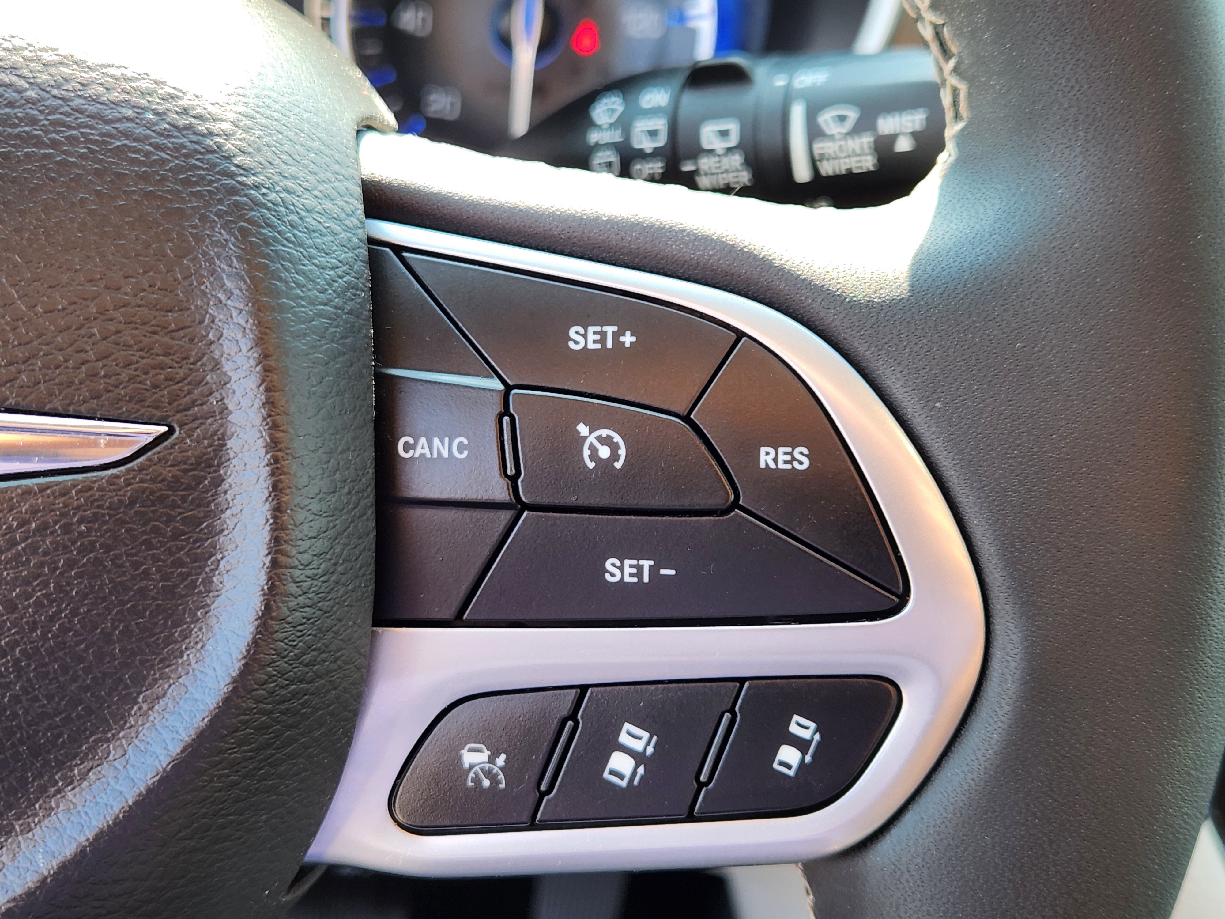 Used 2022 Chrysler Pacifica Touring-L FWD image 23