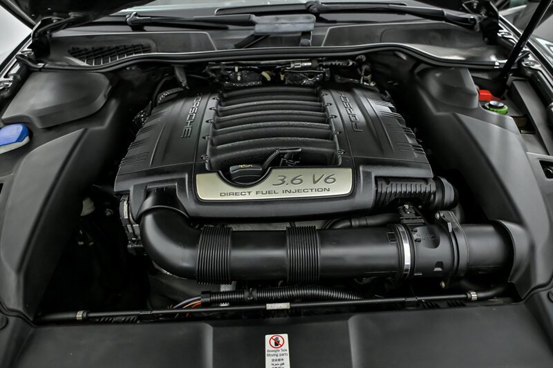 Used 2014 Porsche Cayenne Platinum Edition image 14