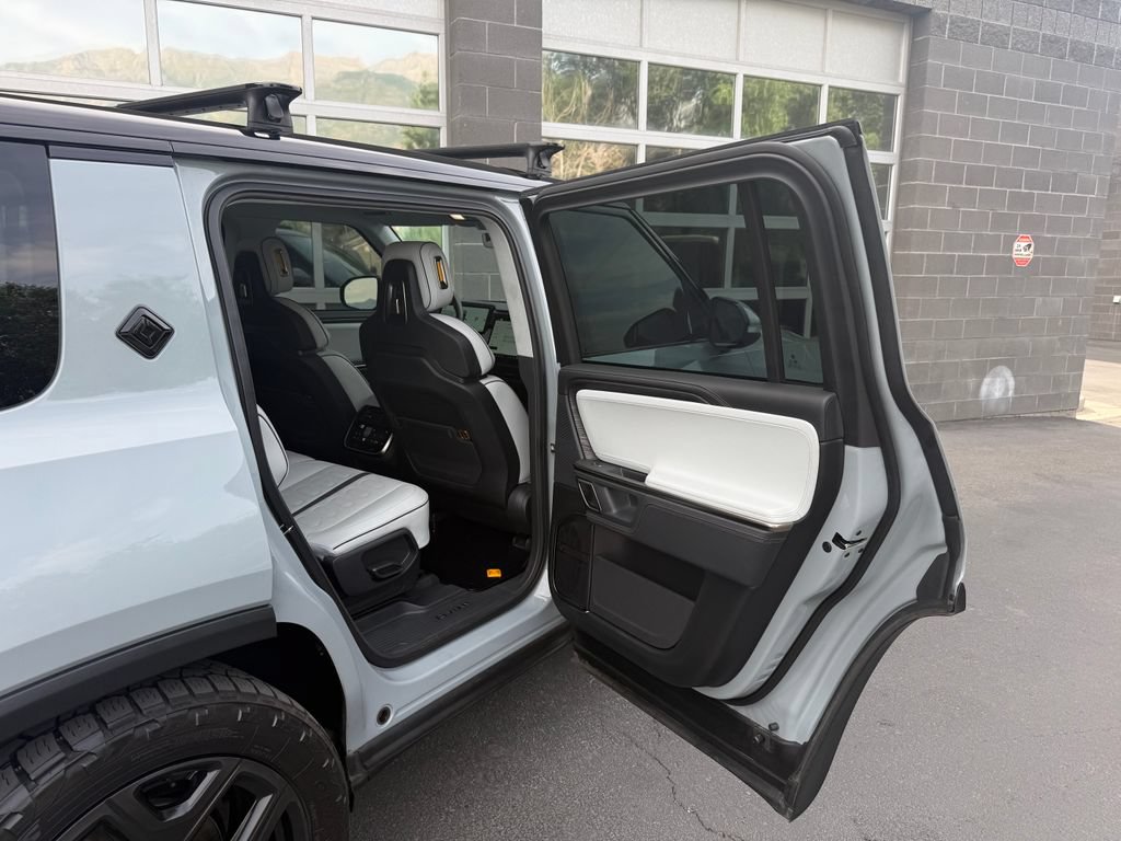 Used 2023 Rivian R1S Adventure AWD/4WD image 42