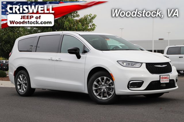 New 2026 Chrysler Pacifica Select