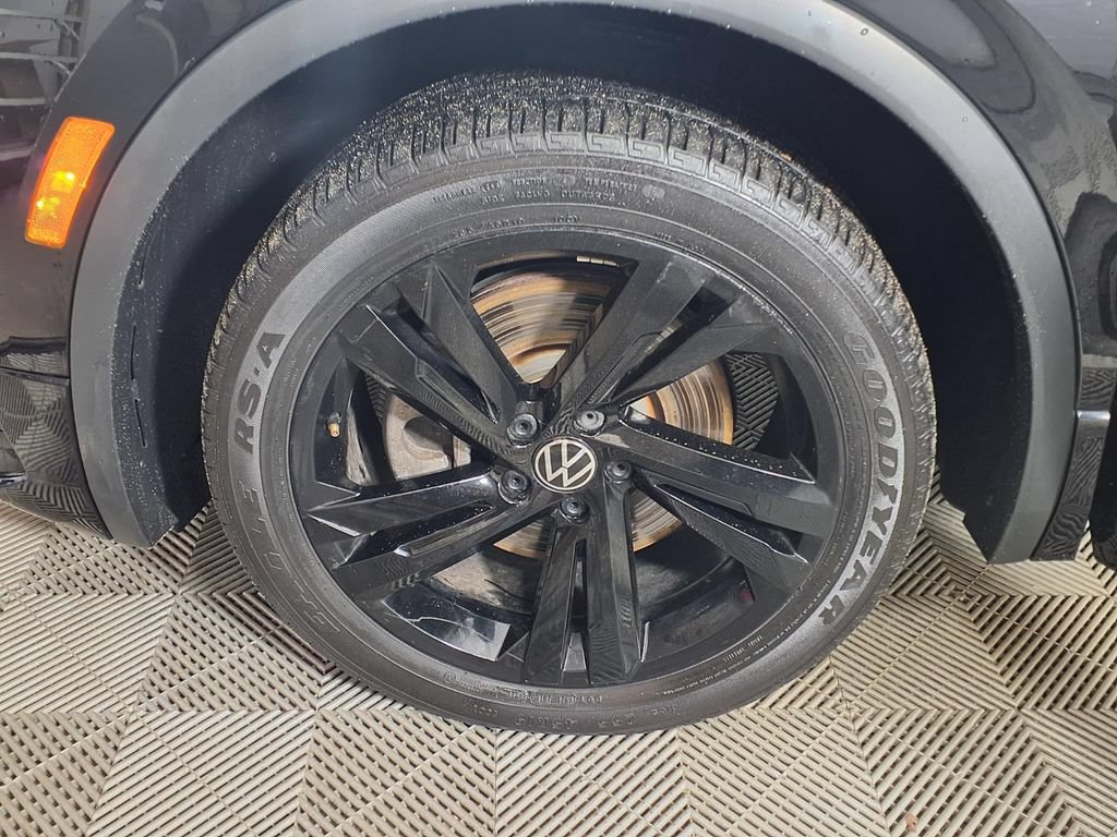 Used 2024 Volkswagen Tiguan SE R-Line FWD image 7