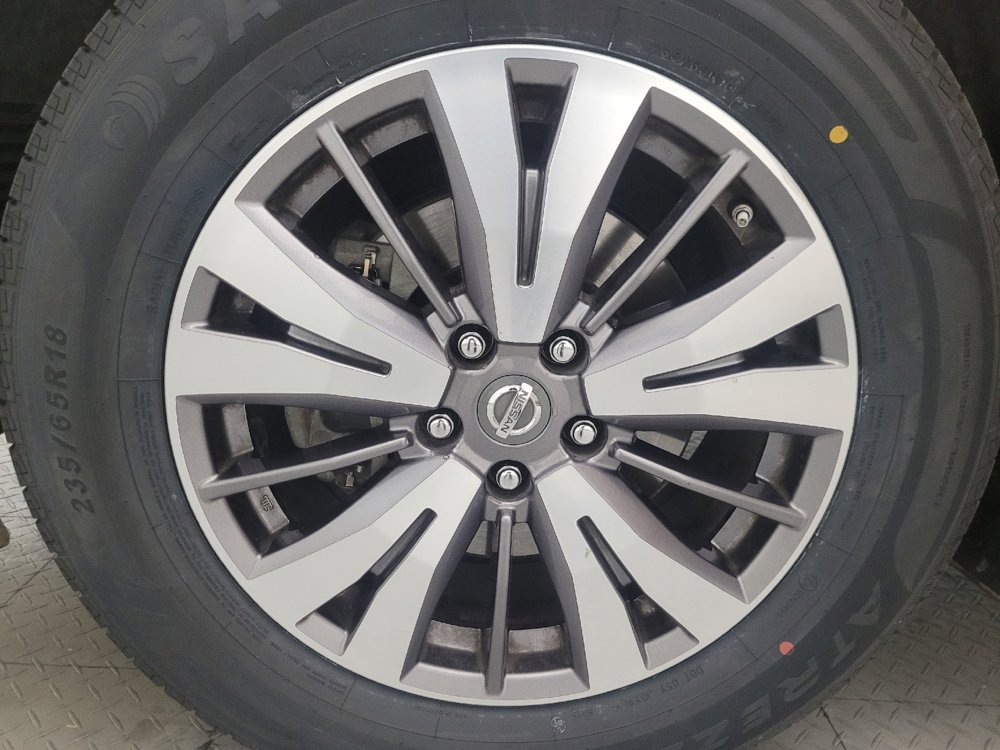 Used 2017 Nissan Pathfinder SV w/ SV Cold Weather Package FWD image 31